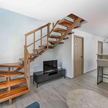 Cozy Beach Villa At The Shores 5 Minutes From The Beach West End Exterior photo