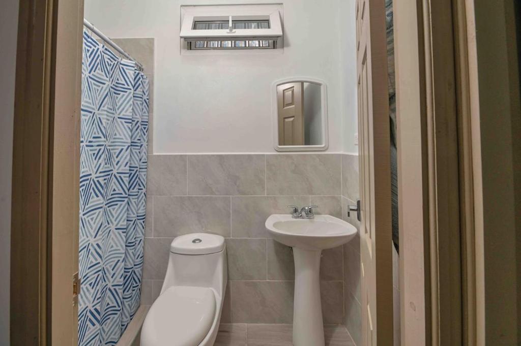 Cozy Beach Villa At The Shores 5 Minutes From The Beach West End Exterior photo