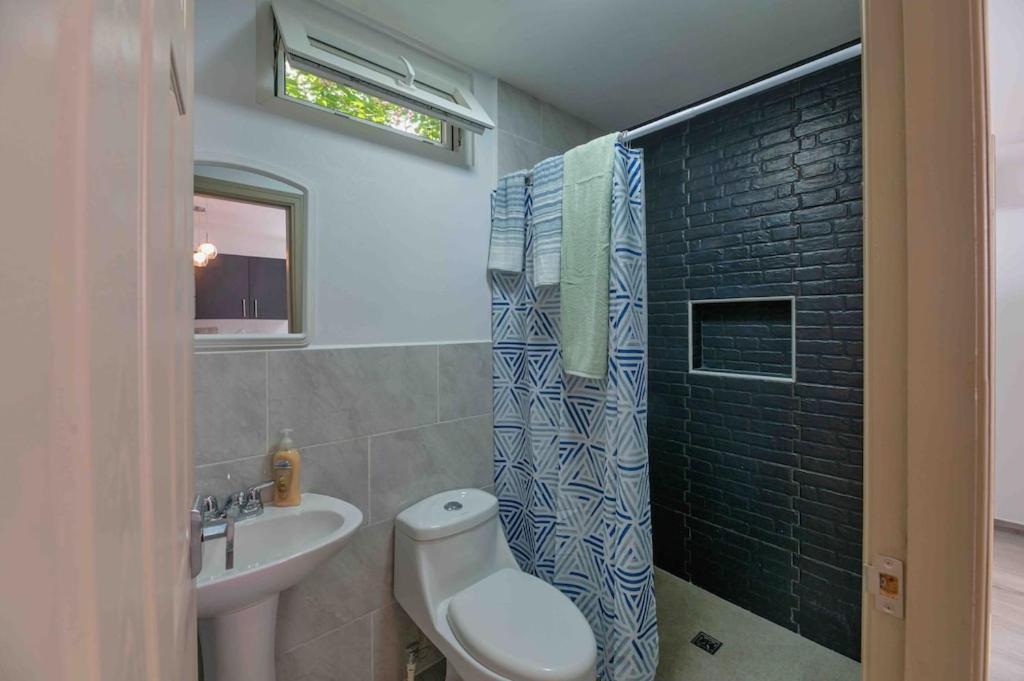 Cozy Beach Villa At The Shores 5 Minutes From The Beach West End Exterior photo