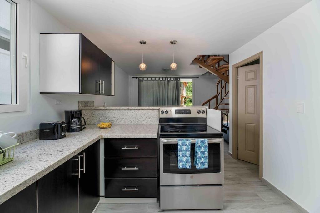 Cozy Beach Villa At The Shores 5 Minutes From The Beach West End Exterior photo