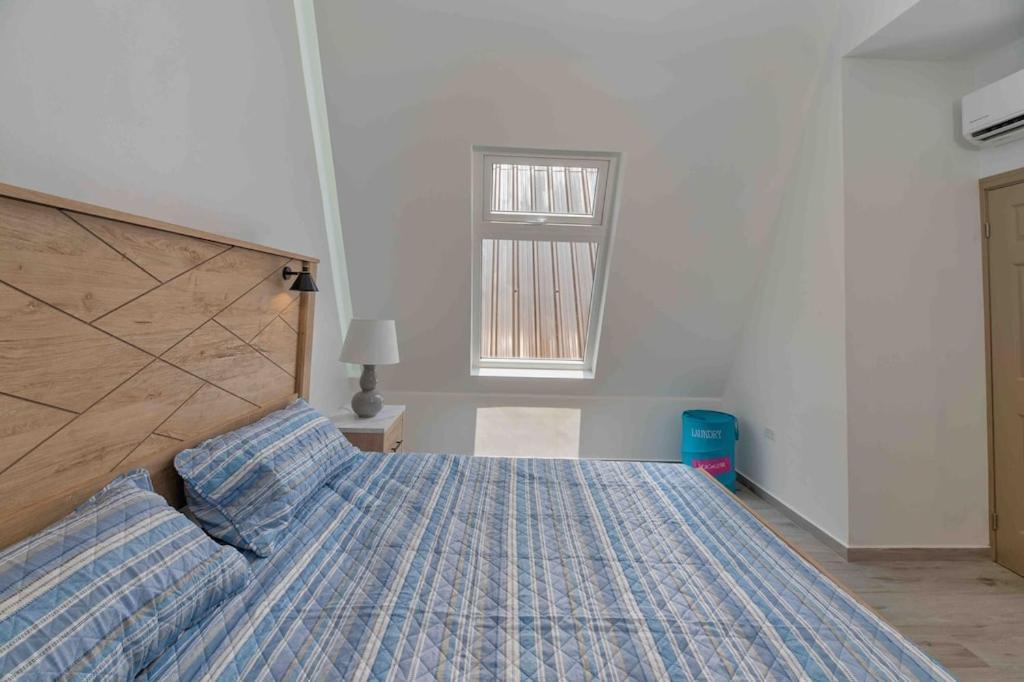 Cozy Beach Villa At The Shores 5 Minutes From The Beach West End Exterior photo