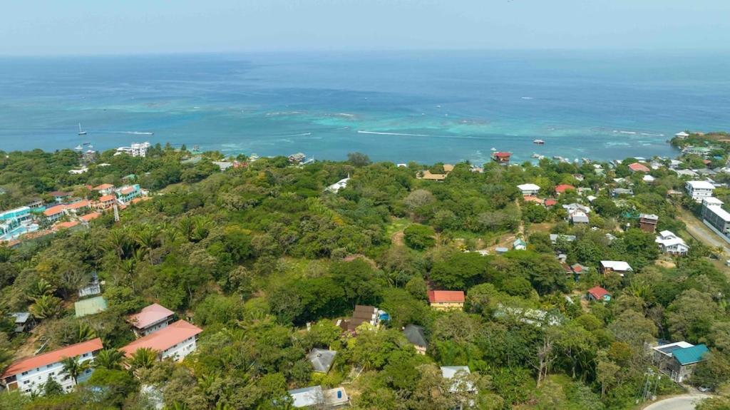 Cozy Beach Villa At The Shores 5 Minutes From The Beach West End Exterior photo