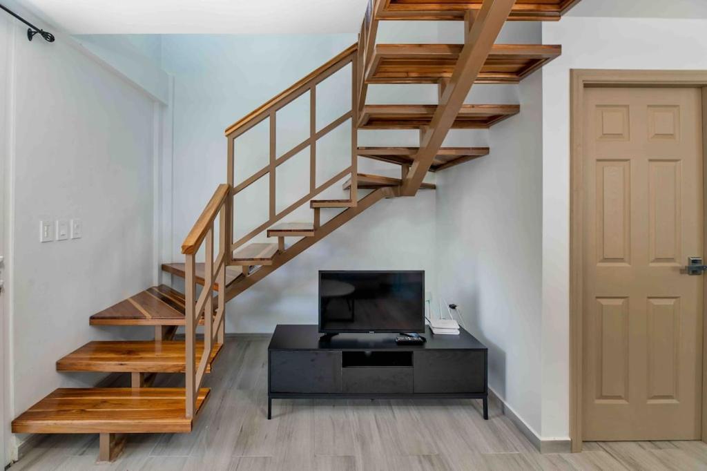 Cozy Beach Villa At The Shores 5 Minutes From The Beach West End Exterior photo