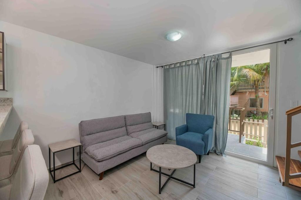 Cozy Beach Villa At The Shores 5 Minutes From The Beach West End Exterior photo