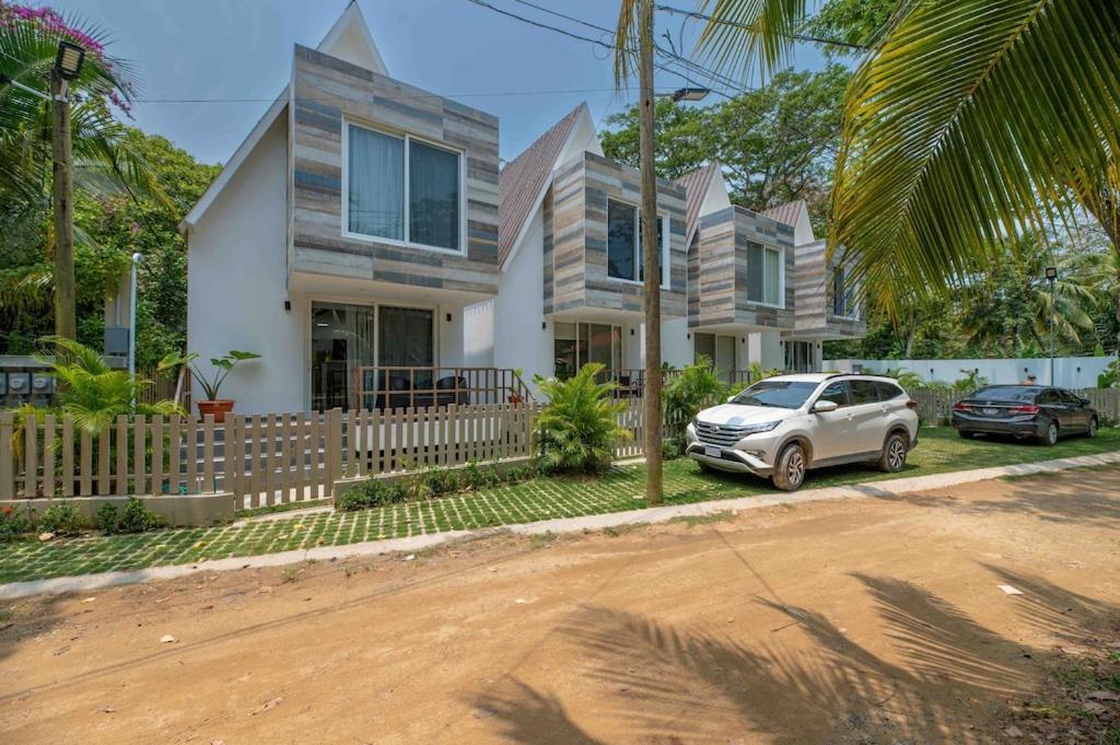 Cozy Beach Villa At The Shores 5 Minutes From The Beach West End Exterior photo